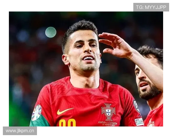 坎塞洛的表现稳健，推动边后卫在战术上的创新与稳定结合