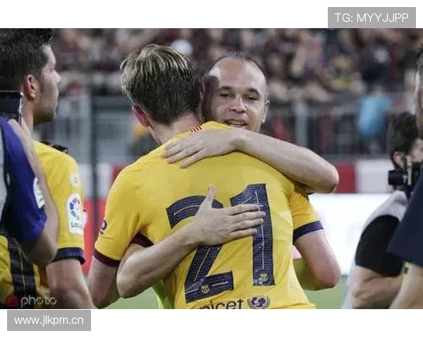 德容与伊涅斯塔中场组织及控球推进风格对比分析